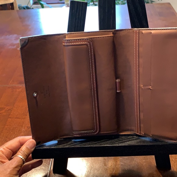 🤎💋Gorgeous LV Suhali International Wallet🤎💋 - Picture 8 of 10